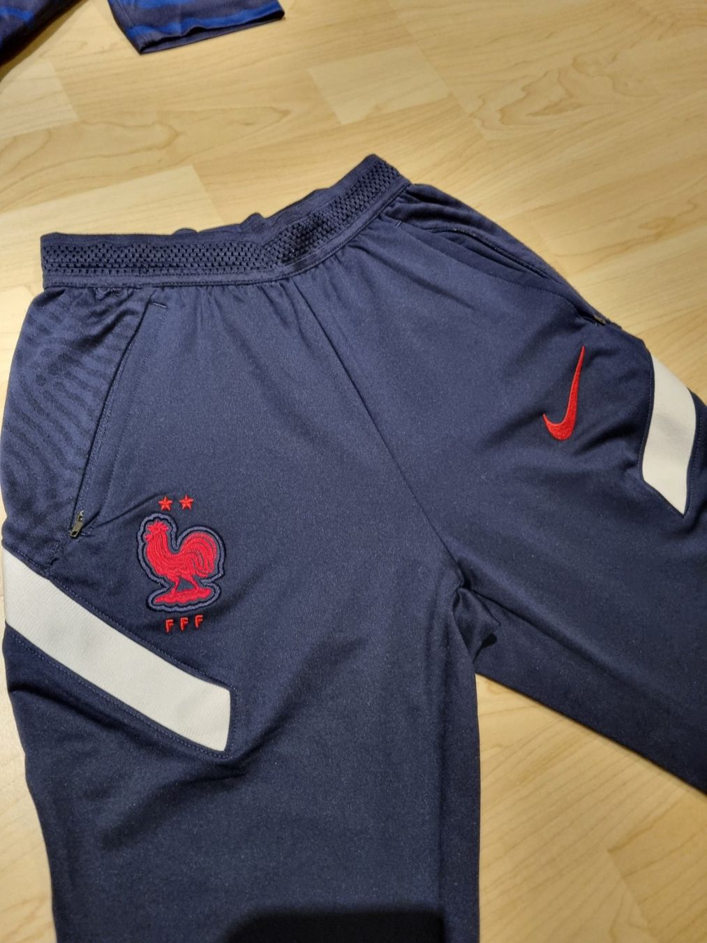 Nike Leibchen & Hosen: Nike Frankreich Trikot und Trainer – Gebraucht aus Würenlos von Nigginiggi 4