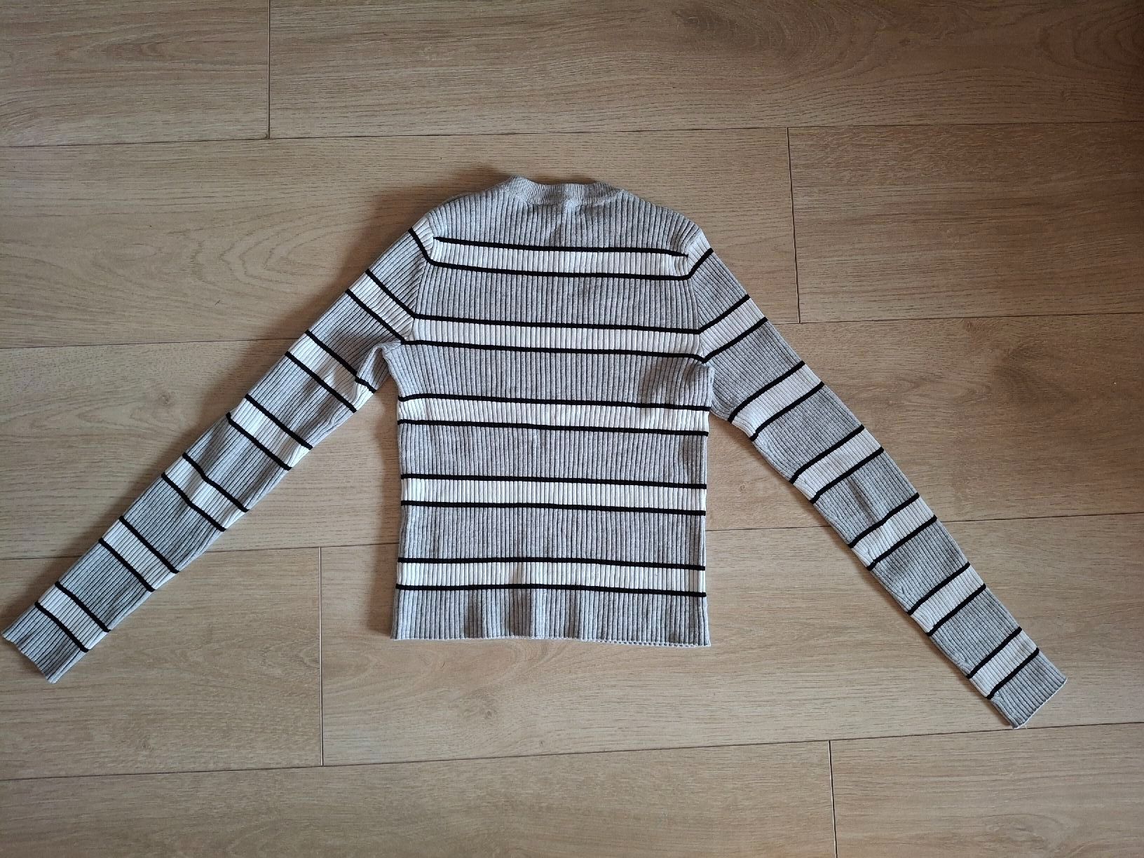 Bershka Tops: Haut rayé Bershka – D'occasion à Ecublens FR par kla_th5j 1