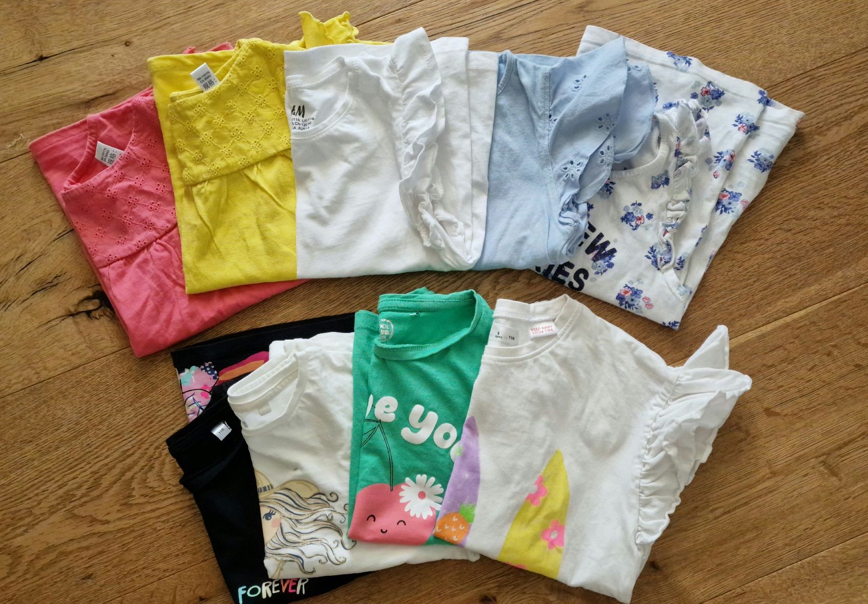 H&M Kleiderpakete & -sets: Mädchen T-shirt set 116 – Gebraucht aus Emmenbrücke von Nadmorebiti