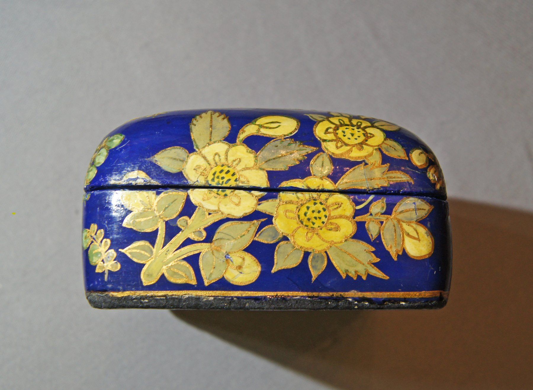 Tutte le decorazioni: Papier-Mâché-Dose dunkelblau mit Blumenmuster – Usato da Geroldswil venduto da ARTEFACTO 3