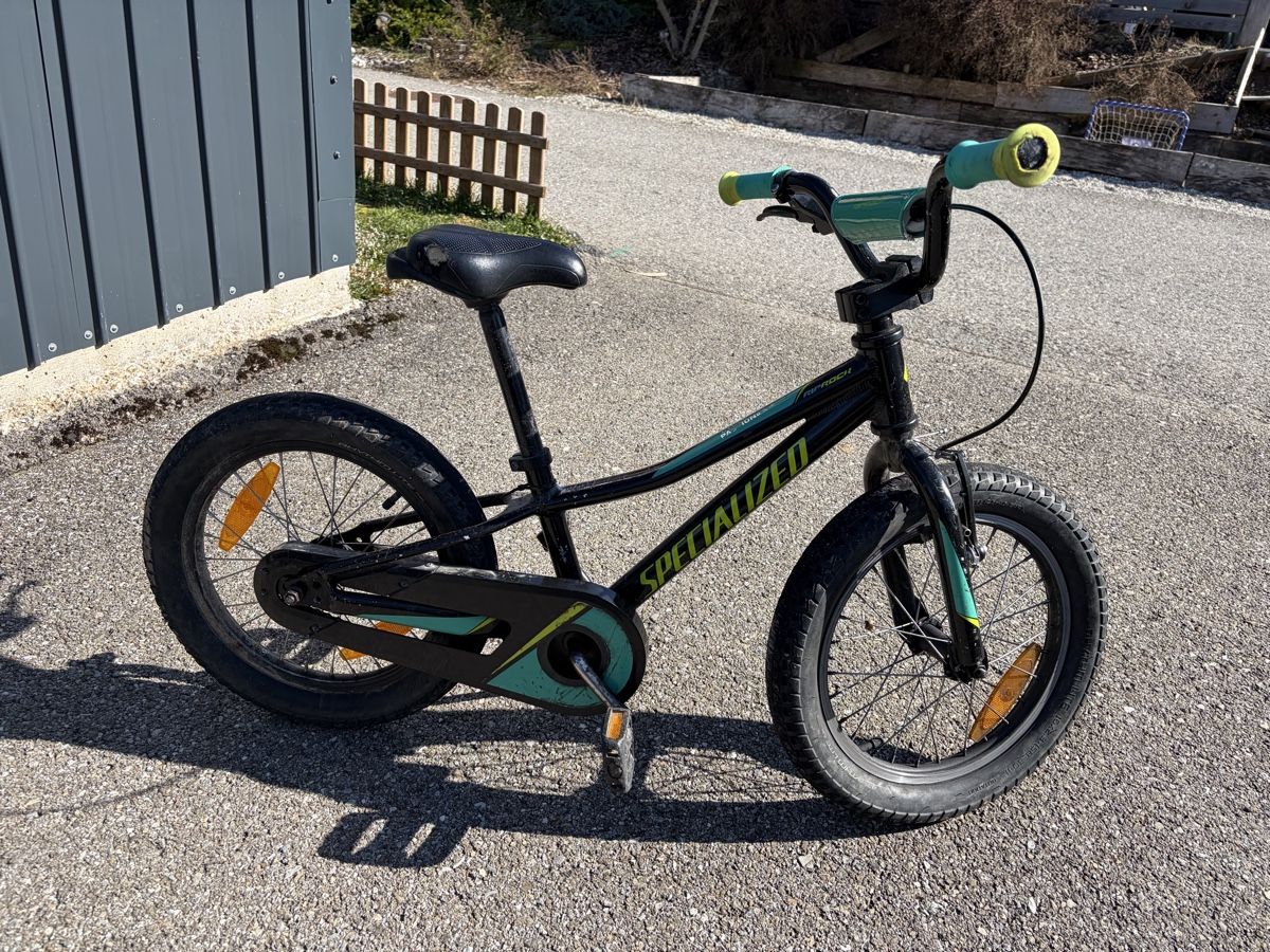 Specialized Velos: Vélo enfant Specialized – Gebraucht aus Vuadens von full-moon 2