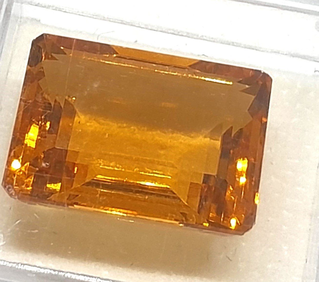 Pietre preziose: Citrine EM 18.44 ct - CERTIFICAT 313 Fr. – Nuovo (secondo la descrizione) da Grimisuat venduto da Valgem 2