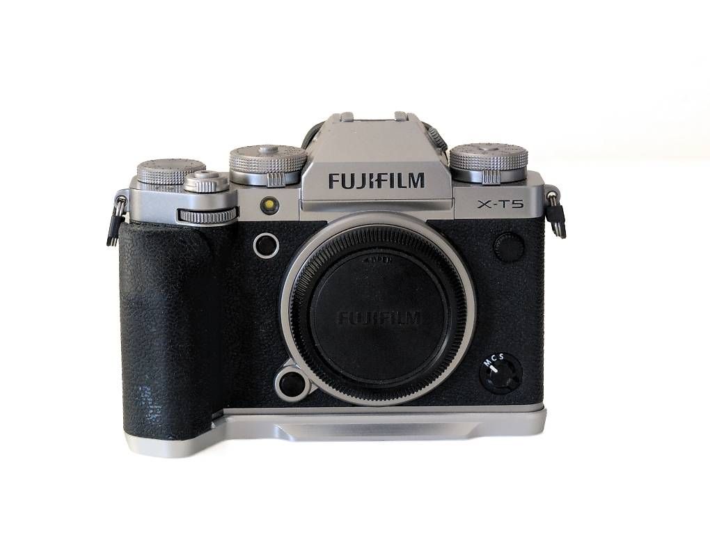 Fujifilm Fotocamera: Fujifilm X-T5 + 2 grips – Usato da St-Légier-La Chiésaz venduto da JeDaiL