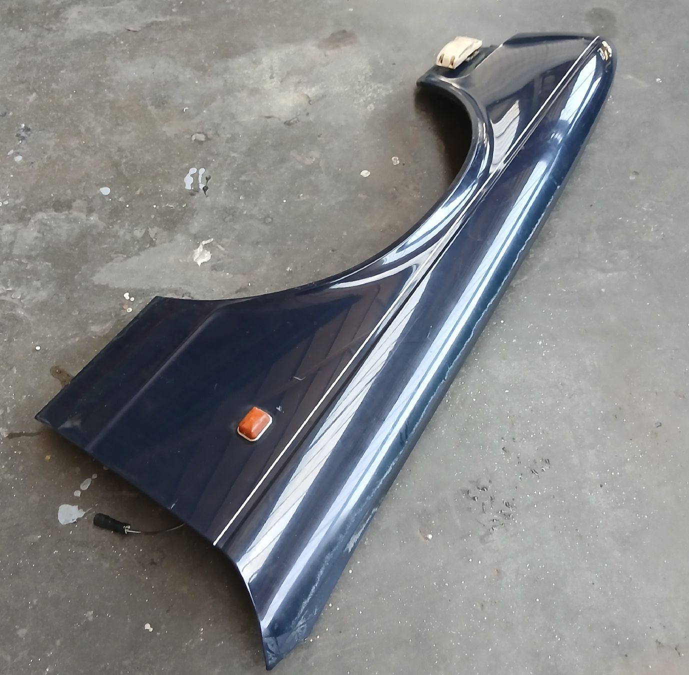 Jaguar Tutti pezzi di ricambio auto: Aile gauche Jaguar XJ40 – Usato da la heutte venduto da Auto-stock