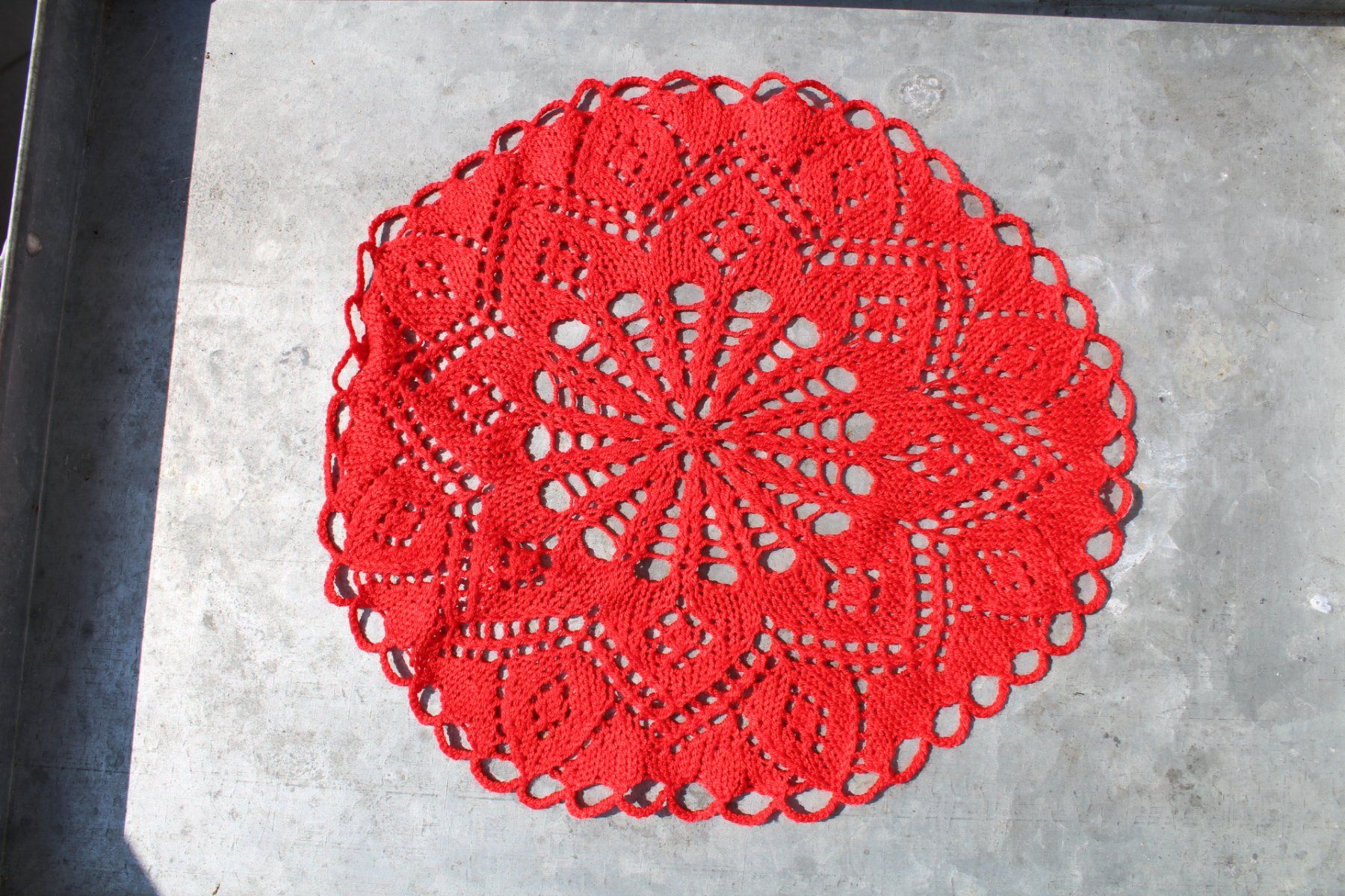 Altra biancheria da tavola: Rotes Häkel Deckchen,  29 cm – Usato da Locarno venduto da fripui