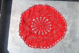 Rotes Häkel Deckchen,  29 cm