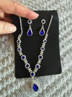 LOT Collier élégant avec pendentif bleu