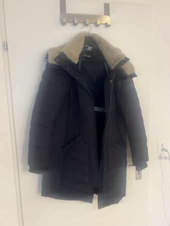 WIE NEU: Emilia Parker Wintermantel, Grösse 40, Top Zustand!