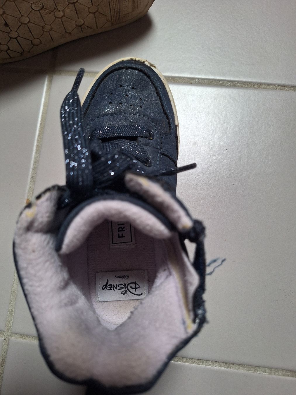 Friboo Scarpe per ragazze: Frozen Sneaker Grösse 26 – Usato da Sissach venduto da not_c2zq 1