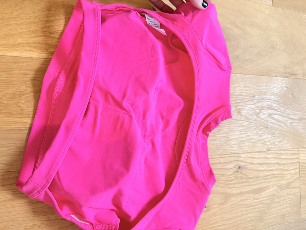 Top: Pinke Sportoberteil neu Grösse m – Nuovo (secondo la descrizione) da Dotzigen venduto da White_Warrior 2