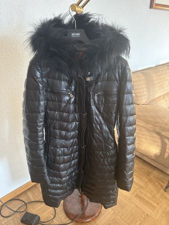 Baldinini Cappotto piumino in pelle  con cappuccio pelliccia