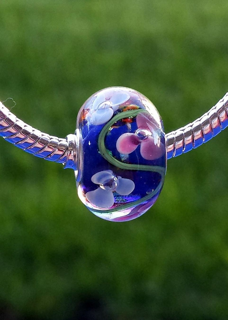 Perle (finte): Lampwork Glasperle mit Blumen Glas bead – Nuovo (secondo la descrizione) da Langenthal venduto da flowersNbirds