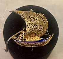 BELLE BROCHE CARAVELLE FILIGRANE D'ARGENT VERMEIL & ÉMAIL