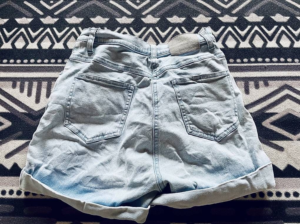 Jeans: Shorts mit flowers – Usato da Herisau venduto da Ciaoschein 1