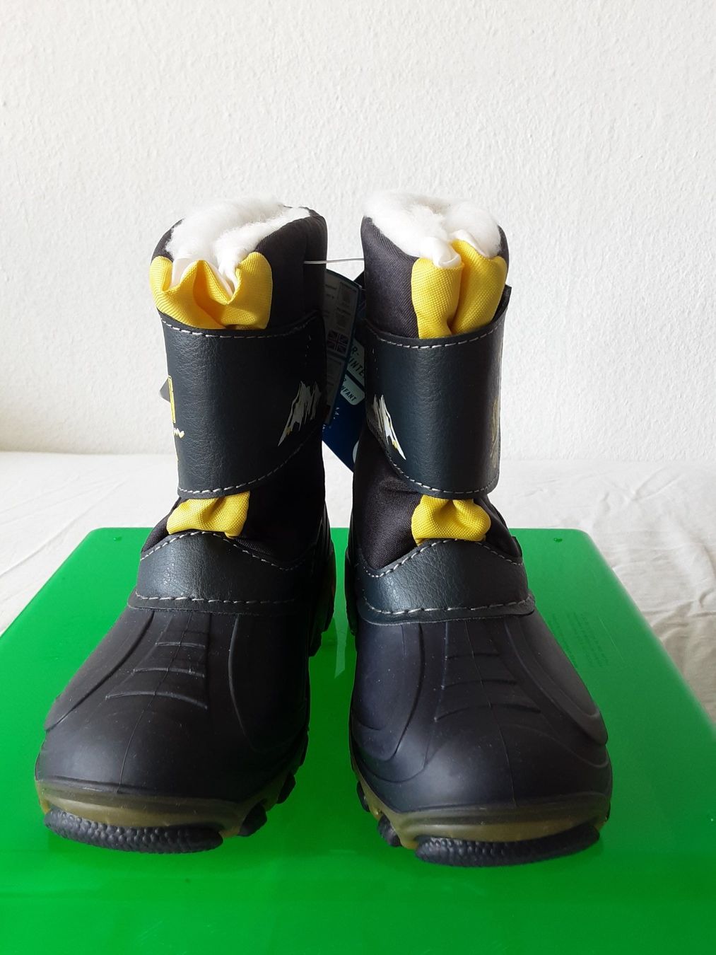 Schuhe für Jungen: Kinder Blinkwinterstiefel – Neu und originalverpackt aus Glattfelden von Roman2504 1