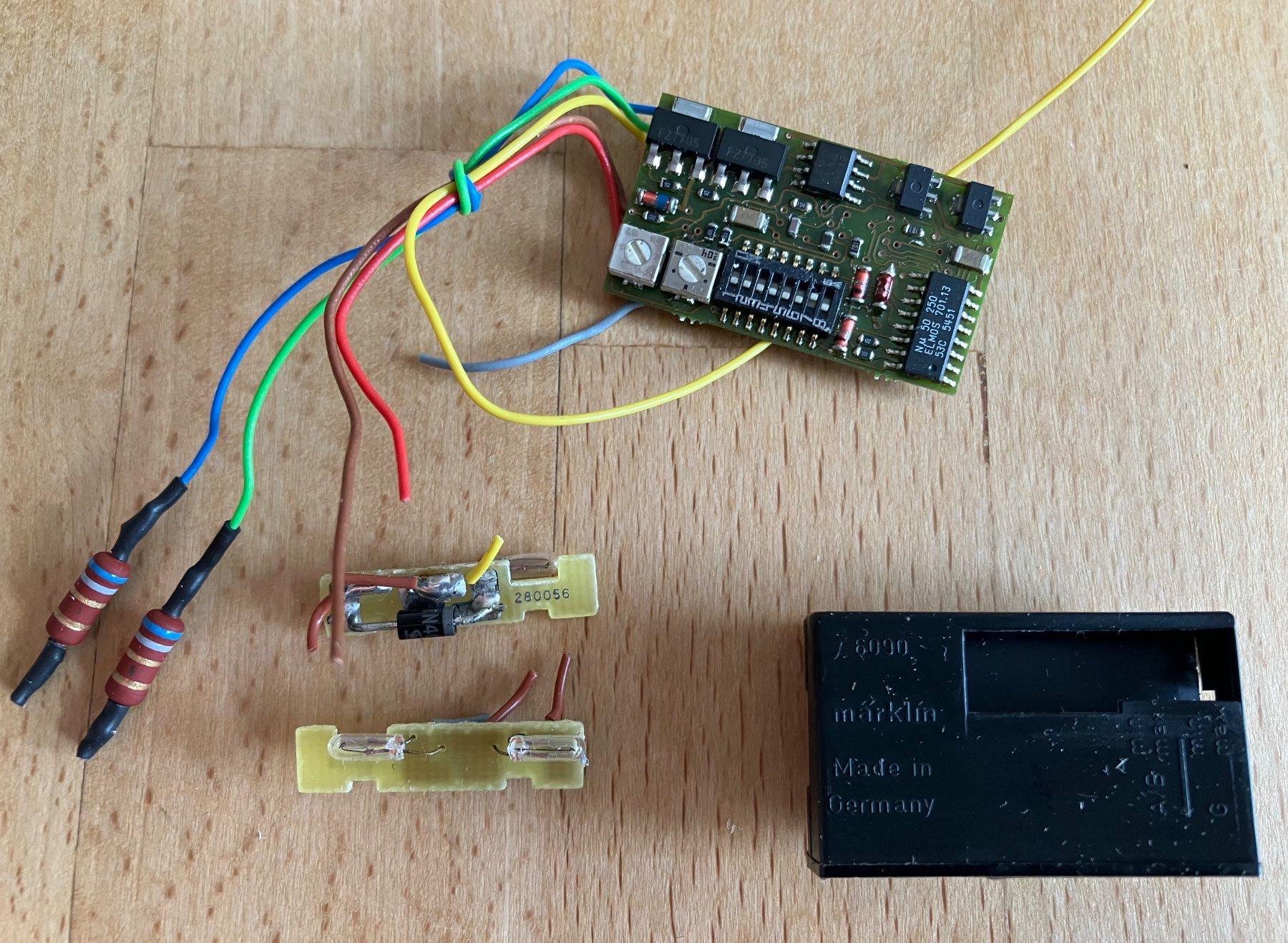 Hag Modellini di ferrovie: Märklin  Digitaldecoder für HAG re 460 – Usato da Schöftland venduto da Dominuspro