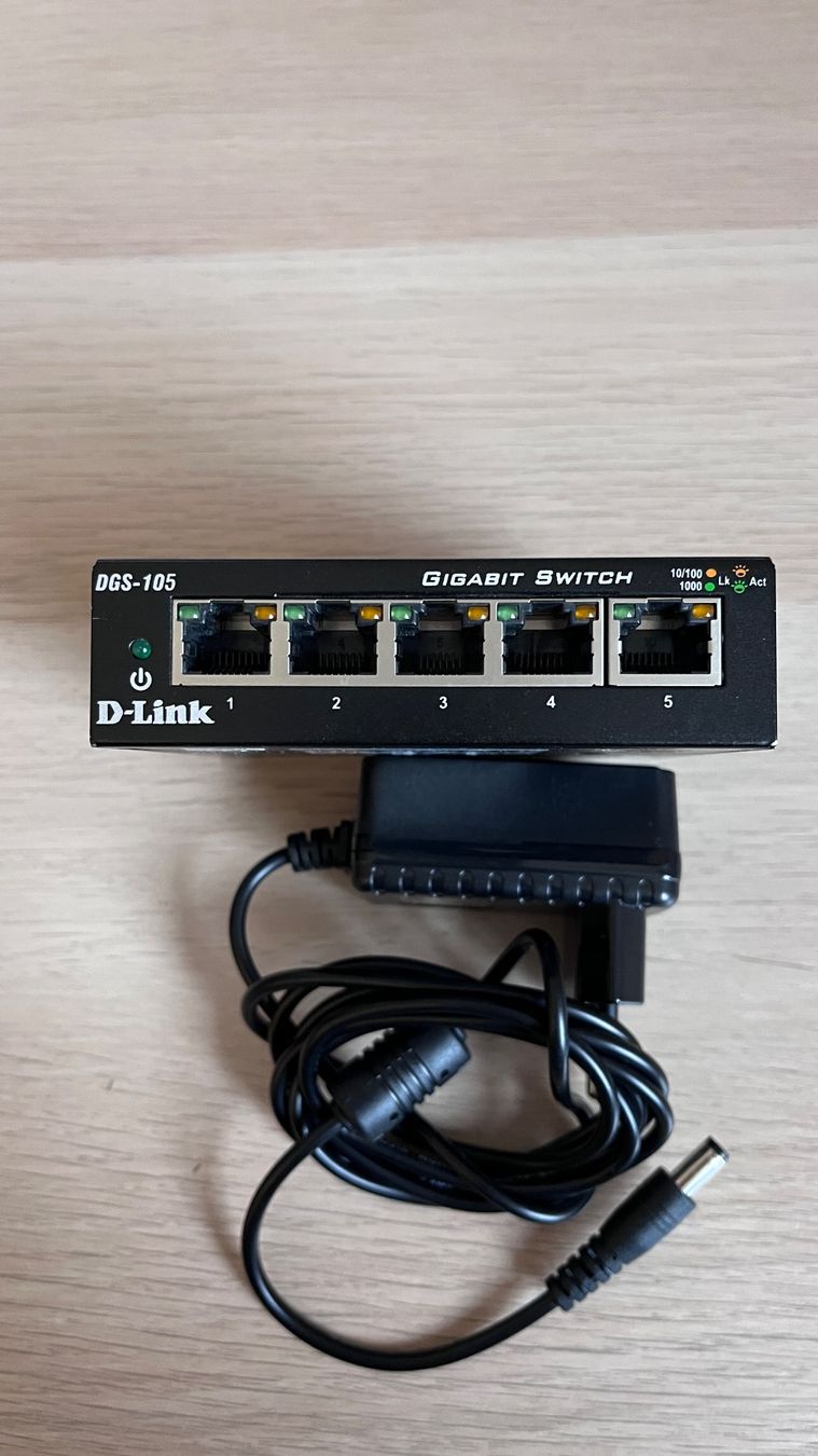 Dlink Hub & Switch: Netzwerkswitch D-Link DGS-105 – Usato da St.Gallen venduto da BRT91