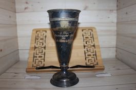 Silberfarbener Pokal III.Preis der Jubiläumspokal Spiele B.F