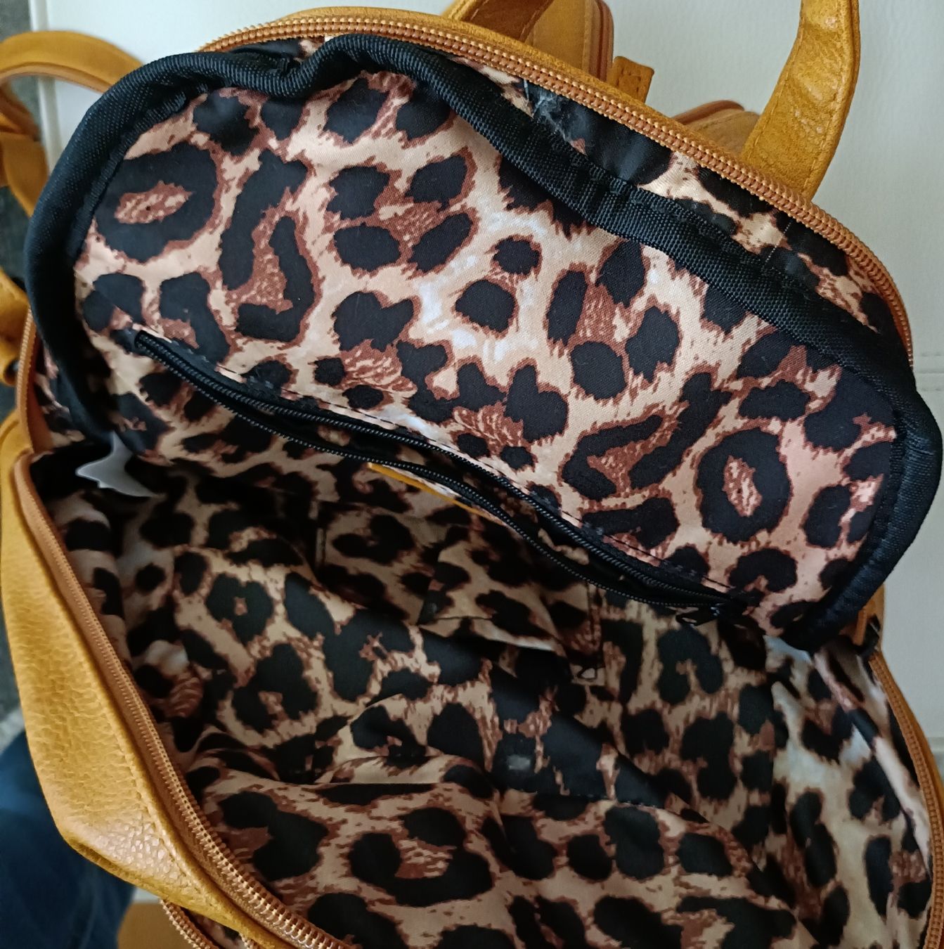 Zaini: Trendiger CHARM Rucksack in Senfgelb – Nuovo (secondo la descrizione) da Wettingen venduto da VO40 3