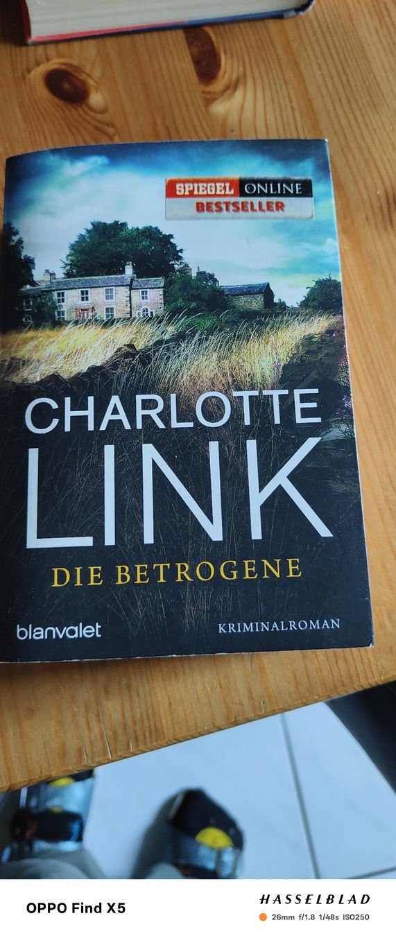Bücher: Die Betrogene – Gebraucht aus Volken von katz5