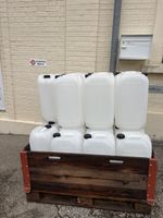 18 Kanister 25 Liter ohne Palettrahmen