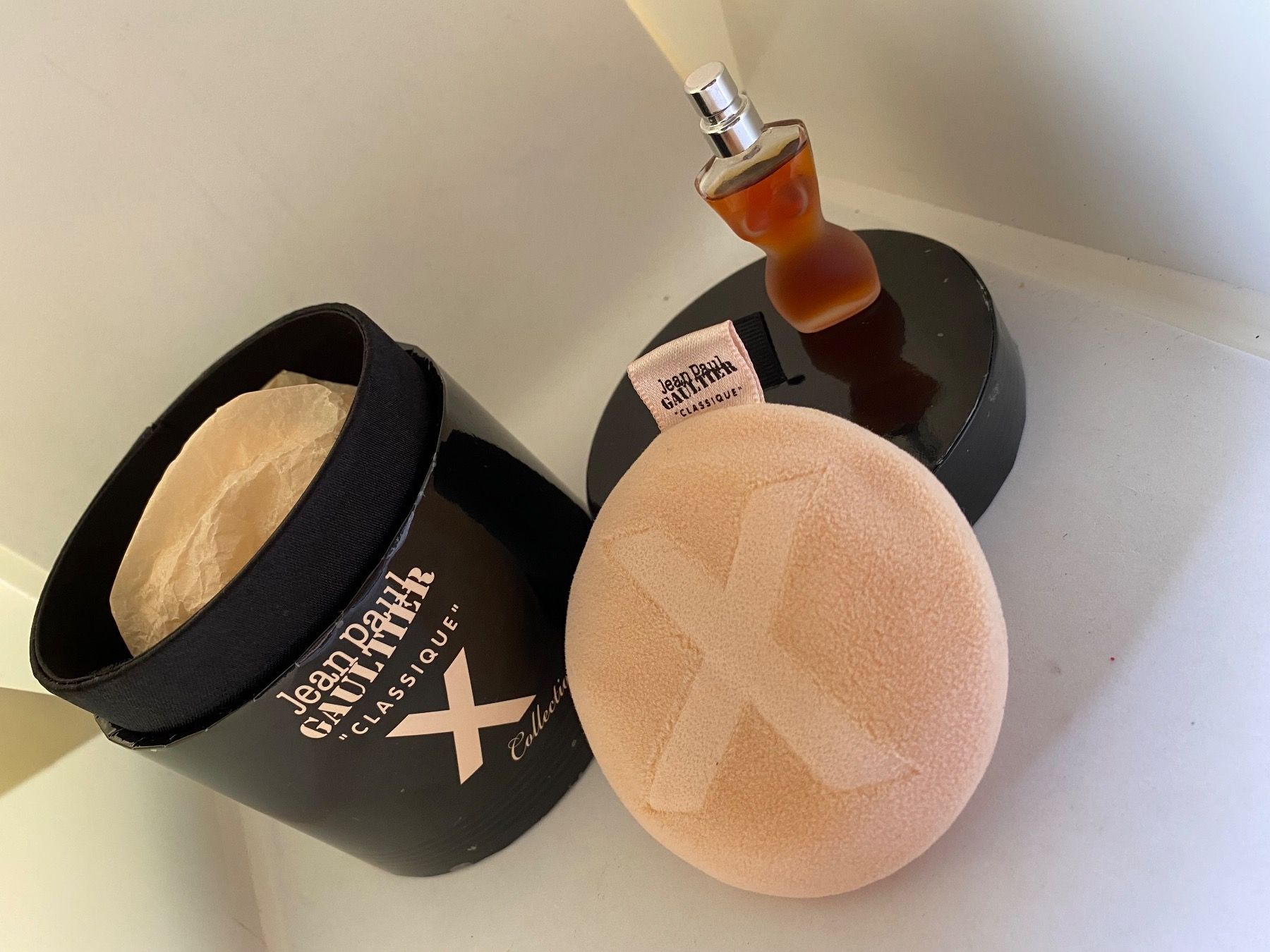 Jean Paul Gaultier Profumi & Eau de Toilette: Coffret miniature Classique X JP Gaultier – Nuovo e nell'imballaggio originale da Bouveret venduto da wes_7zll
