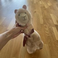 Stofftier Lama mit Hut und Band Grösse ca 30cm guter Zustand