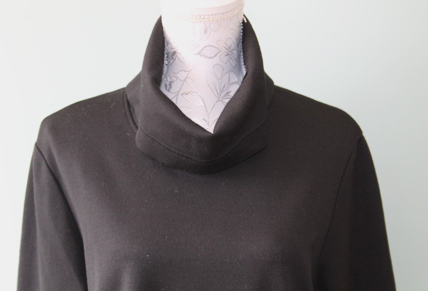 Pullover & Sweatshirts: Rollkragen-Pullover von *ESSENTIEL* – Gebraucht aus Schaan von antikes_und_kurioses 1