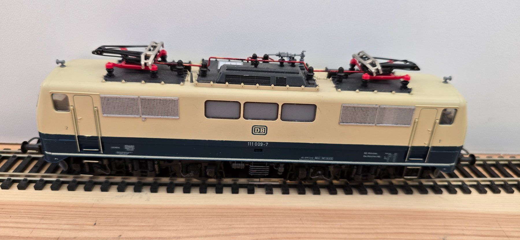 Roco Modellini di ferrovie: Roco H0 4133 E-Lok BR 111 009-7 DB DC – Usato da Büsserach venduto da ModellbahnDepot 2