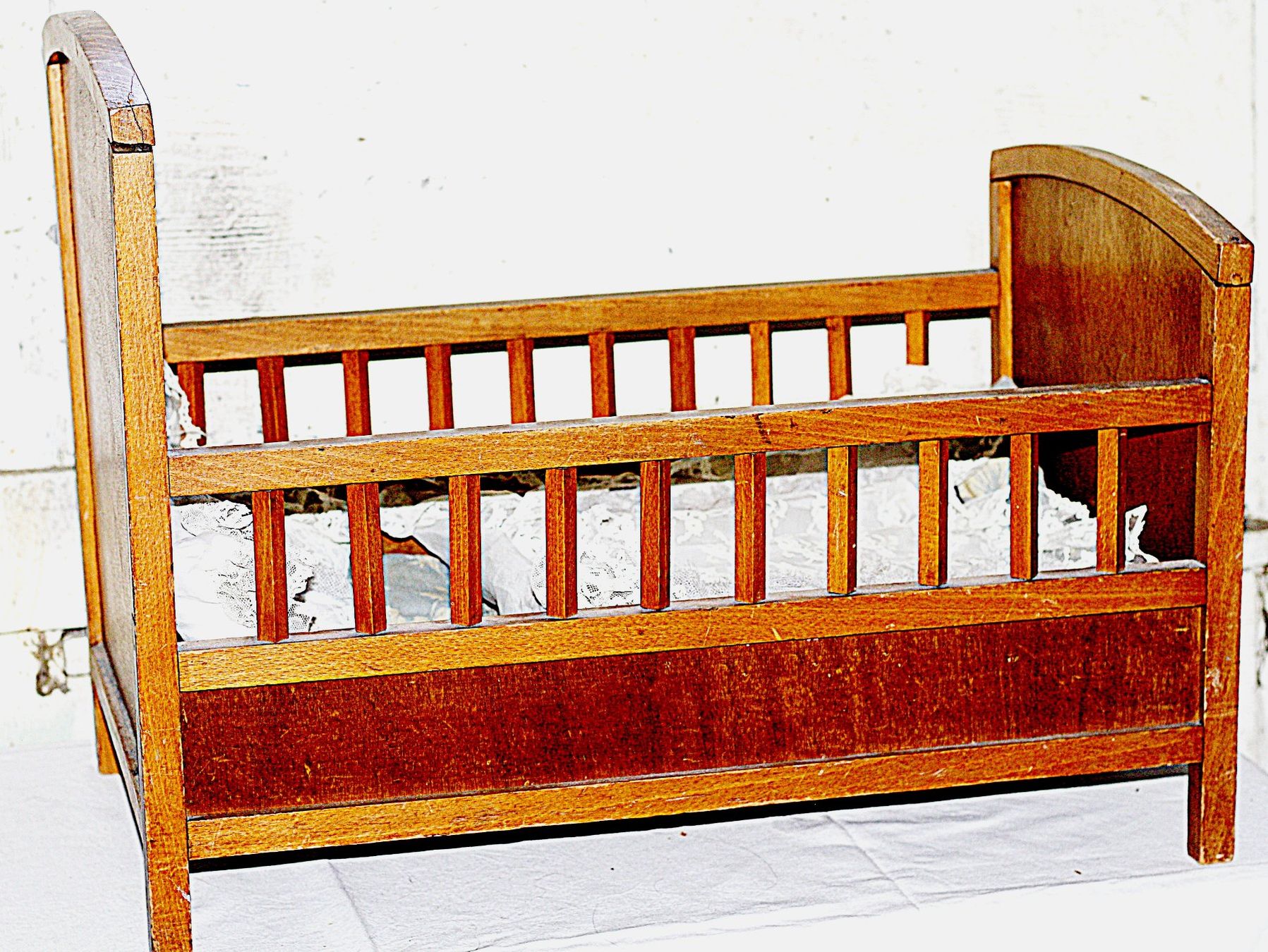 Giocattoli: Puppenbettli alt – Usato da Baar venduto da 2cvbaar