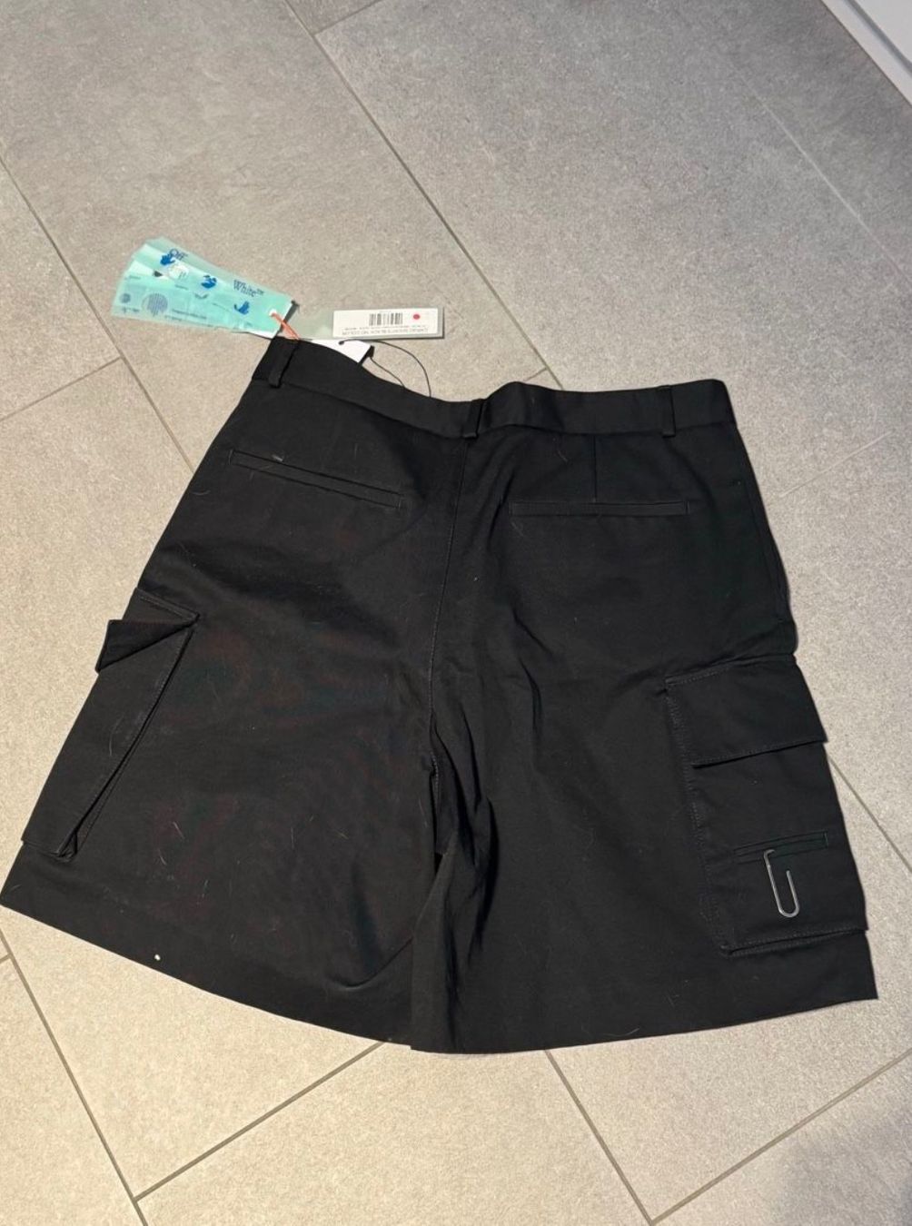 Pantalons: Off white cargo shorts M new! – Neuf avec emballage d'origine à Neuchâtel par Blek7 1