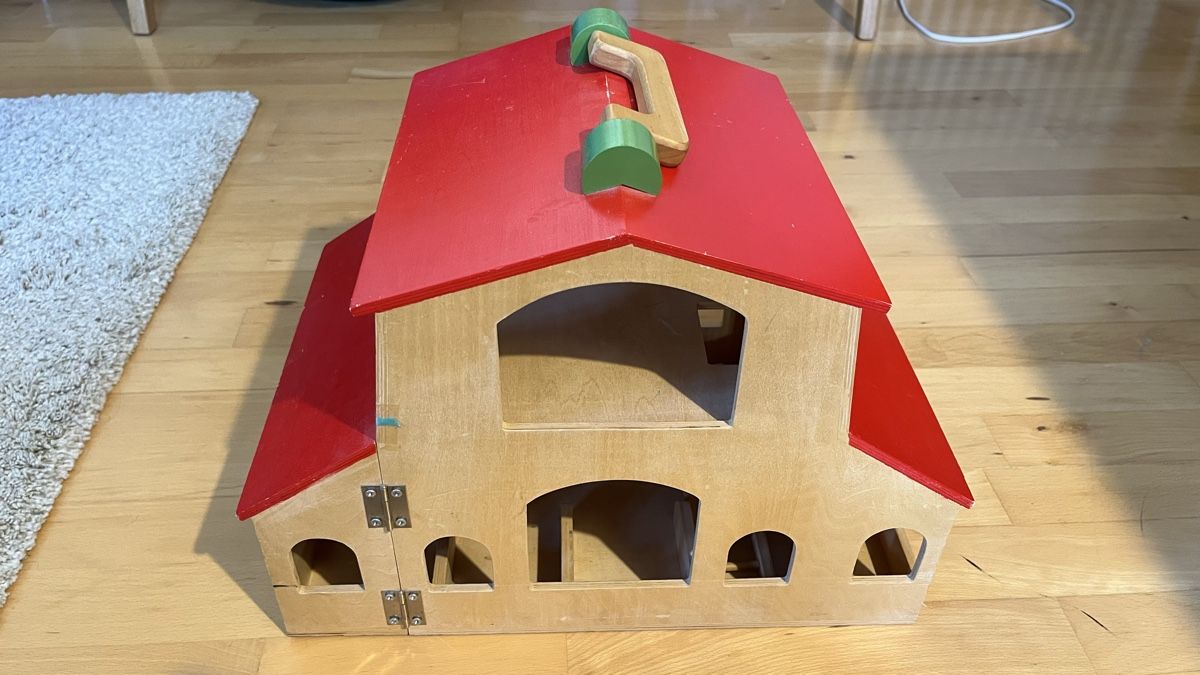 Giocattoli: Handmade wooden barn – Usato da Fleurier venduto da Carolina_11 1