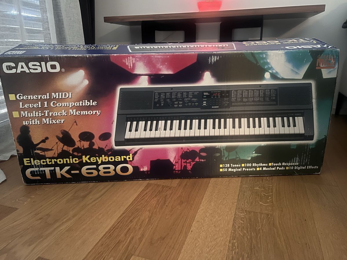 Casio Instruments de musique: Casio Keyboard mit ständer – D'occasion à Wädenswil par noe_5czy