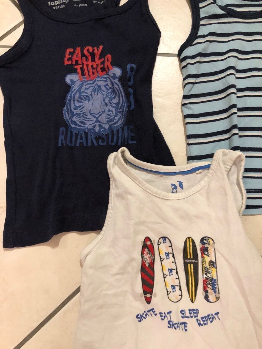 Hemden, T-Shirts & Polos: 3 trägershirts grösse 98/104 – Gebraucht aus Zimmerwald von wuff81 1