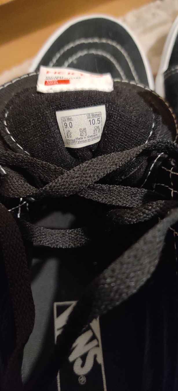 Vans Chaussures hommes: Vans Herren Sneaker hoch schwarz Gr. 42 Top Zustand – D'occasion à Meiringen par Sib_Zh 3
