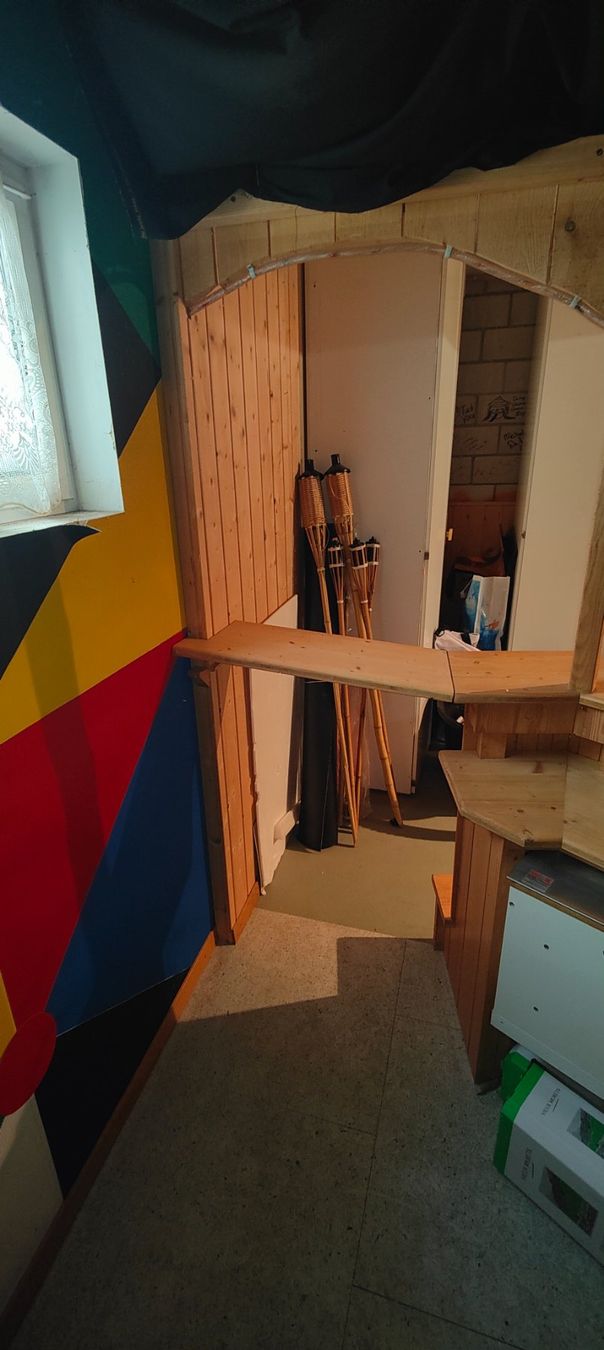Ladenausstattungen & Messebau: Bartheke aus Holz – Gebraucht aus Langnau b. Reiden von Chuba57 6
