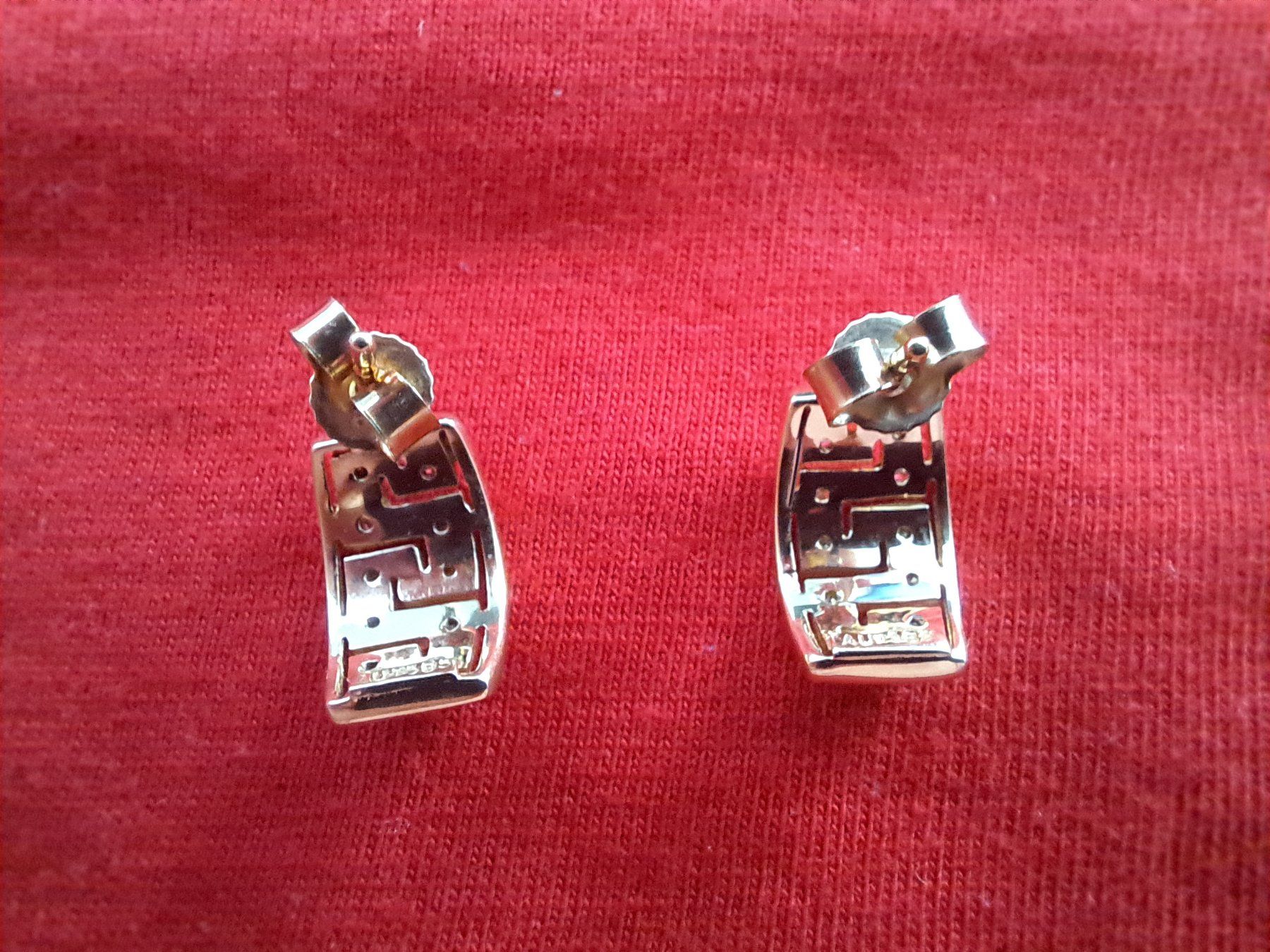 Ohrringe & -stecker: Ohrstecker mit kleinen Diamanten – Gebraucht aus Pfäffikon ZH von Valsangiaccomo 1