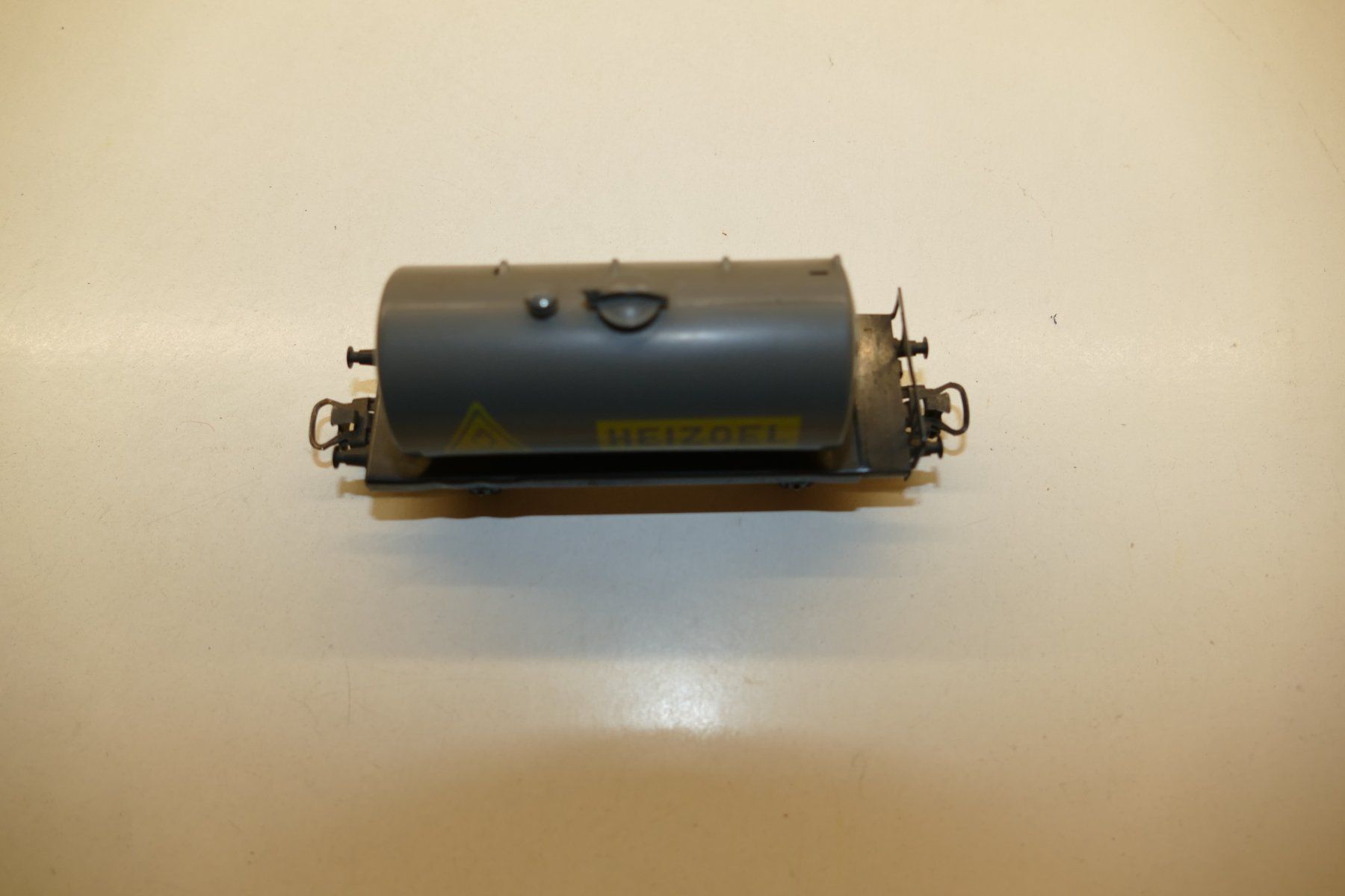 Märklin Modellini di ferrovie: Primex H0: Kesselwagen Heizoel – Usato da Niederhasli venduto da rail-duerst 2