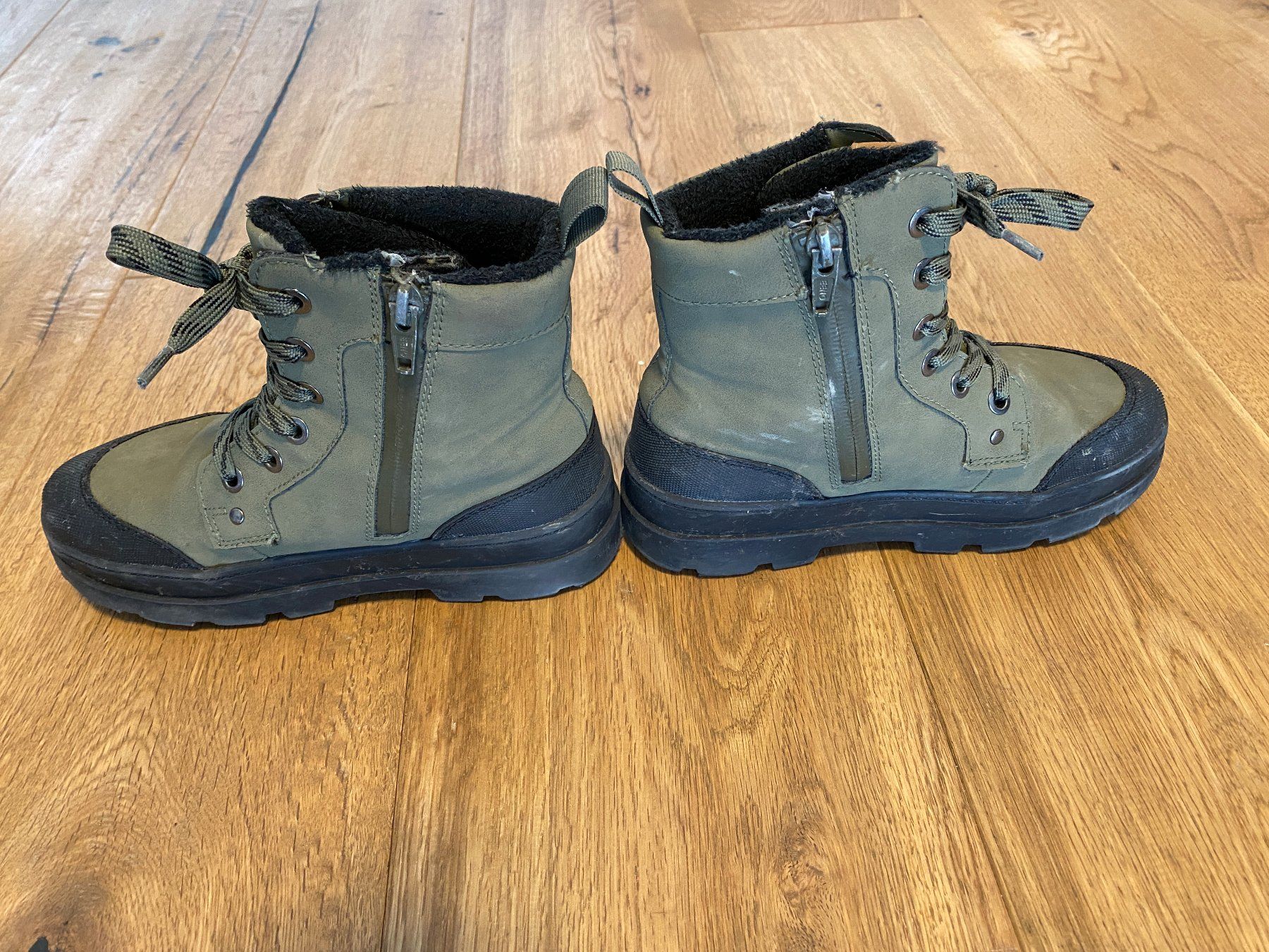 H&M Scarpe per ragazzi: Wasserdichte Boots H&M khakigrün Gr. 32 – Usato da Steinerberg venduto da luckyfin 1