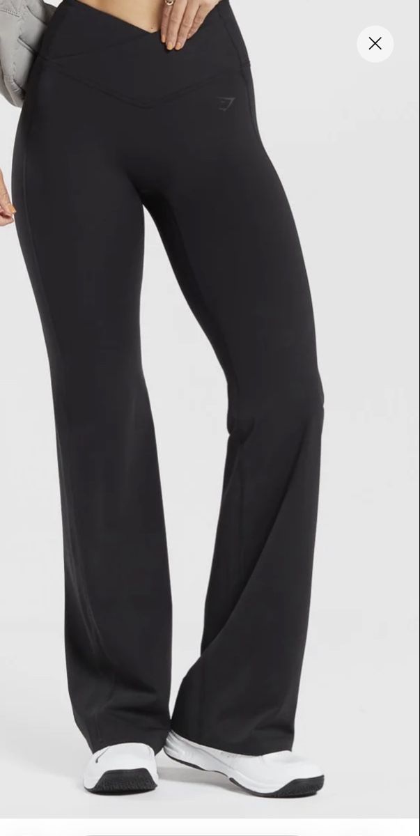 Gymshark Leggings: GYMSHARK - CROSSOVER FLARED TALL LEGGINGS – Usato da Zürich venduto da s.o13