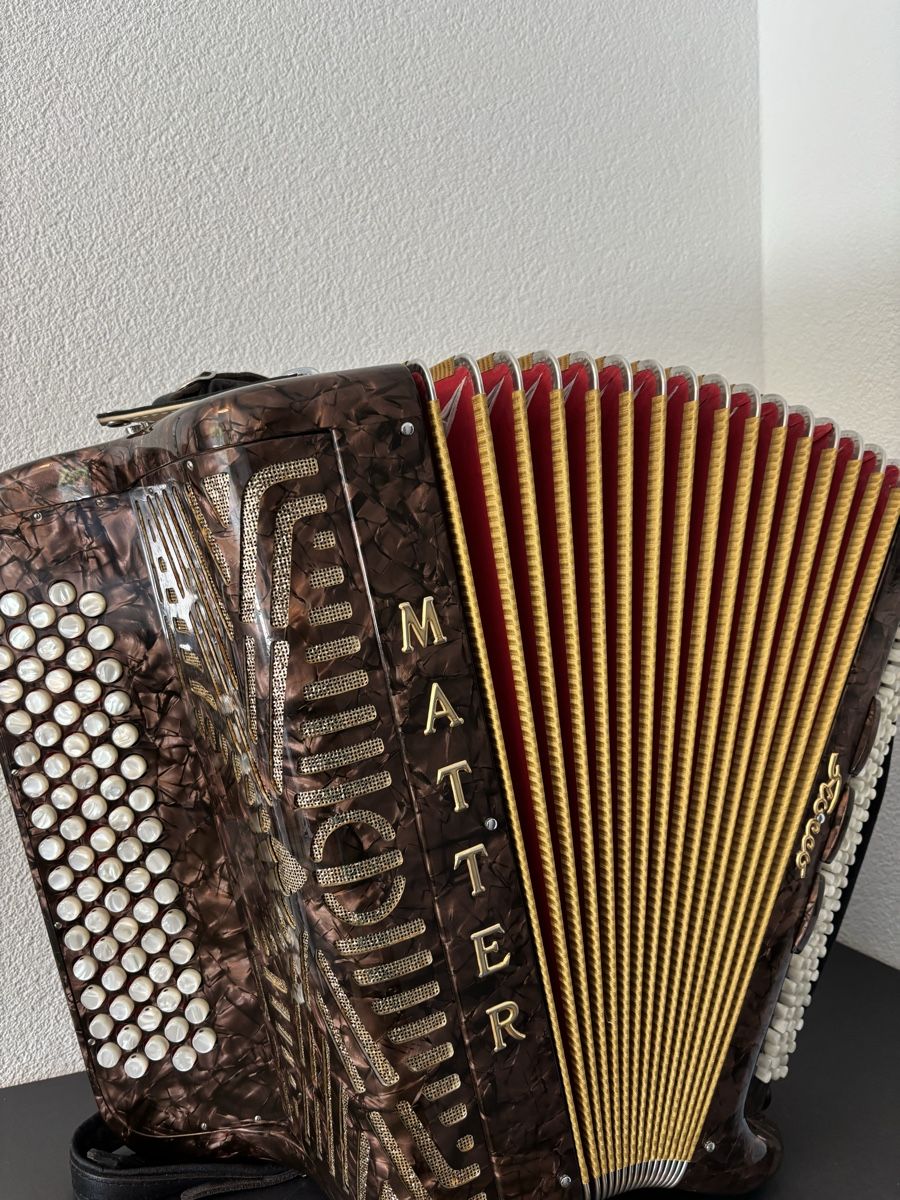 Strumenti musicali: Akkordeon Matter 4-chörig – Usato da Necker venduto da Doro6 4