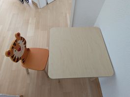 Kindertisch quadratisch mit Kinderstuhl