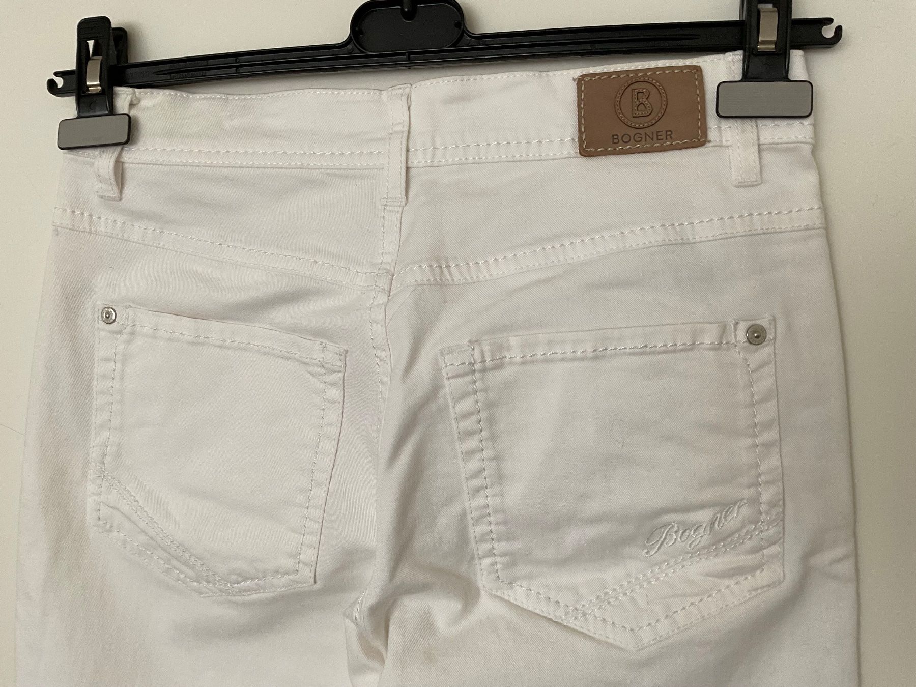 Bogner Jeans: BOGNER Jeans Hose Gr S / 36 weiss – Nuovo (secondo la descrizione) da Urdorf venduto da alda02 4