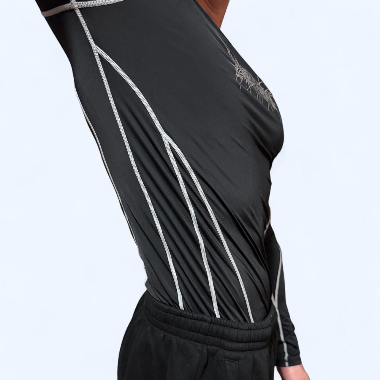 Ola Kala T-shirt: Schwarzes Olakala Langarmshirt – Usato da Steffisburg venduto da rom_hc9q 2