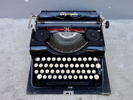 vintage Schreibmaschine OLYMPIA mechanisch