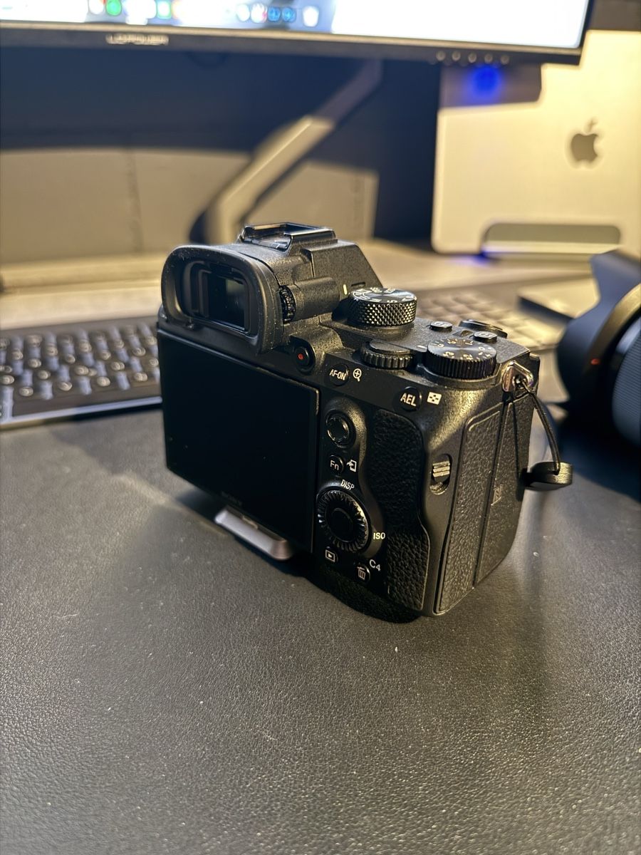 Sony Fotocamera: Sony A7iii & FE 28-70mm & Smallrig griff – Usato da Frümsen venduto da Alessandro06 4