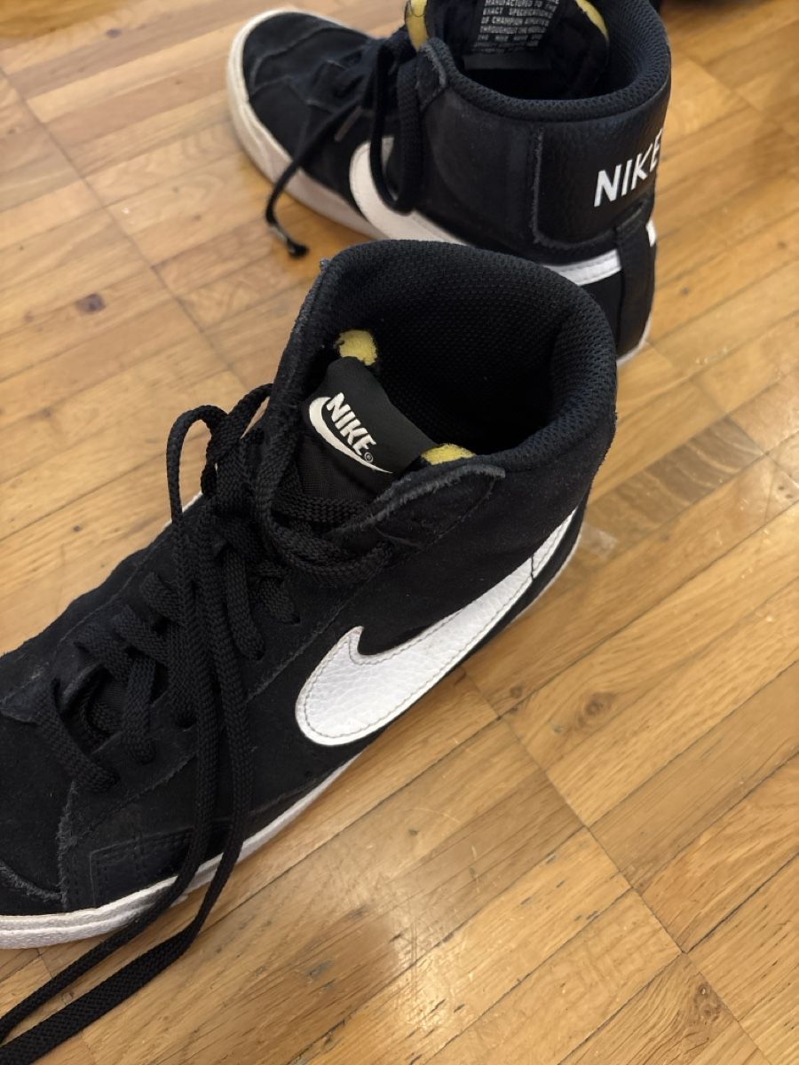 Nike Herrenschuhe: Nike Schuhe Grösse 37.5 – Gebraucht aus Buchs ZH von els_mgj9 1