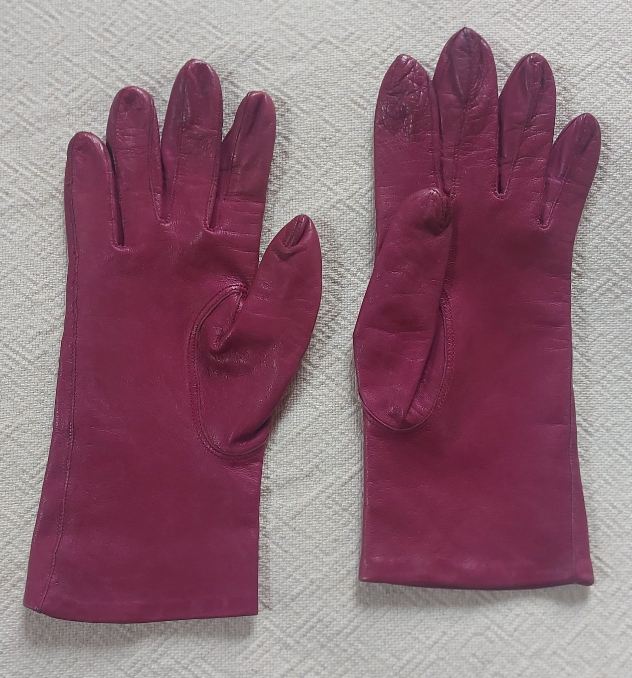 Guanti & manicotti: Elegante, dunkelviolette Damenhandschuhe – Usato da Winterthur venduto da ugahugah 1