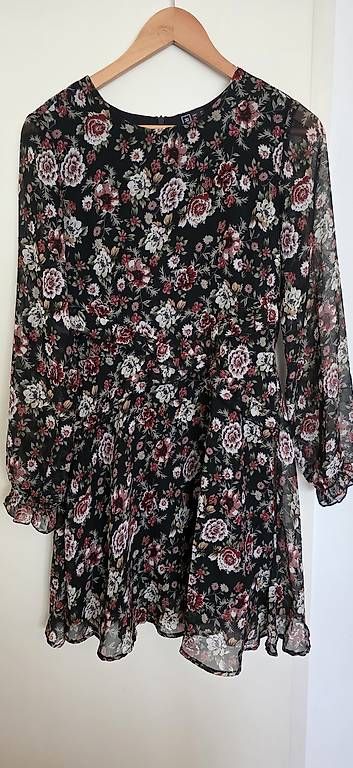 Kleider: Robe – Gebraucht aus Veyrier von car_6c5z