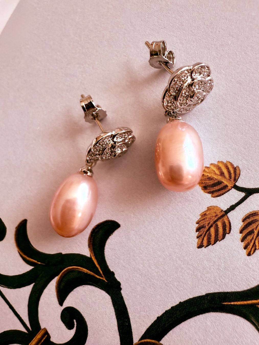 Orecchini pendenti & Orecchini a lobo: Boucles d’oreilles Perle des Roses – Nuovo e nell'imballaggio originale da St-Maurice venduto da Sandrinette123 2